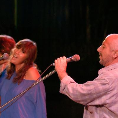 2006 Willy Rodriguez Gabriela Estrada Rudy Giglione En La Plaza Civica